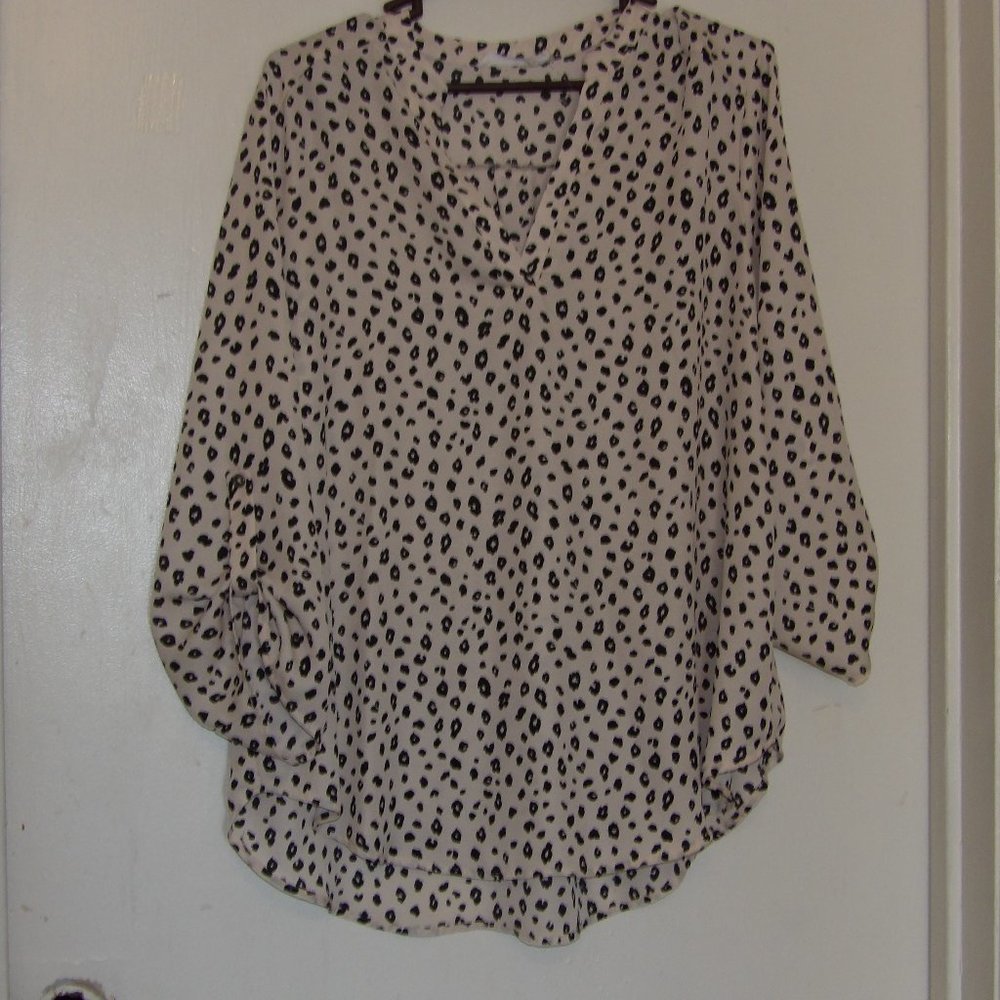 EUC XXL Lush Cream & Black Patterned Popover Top